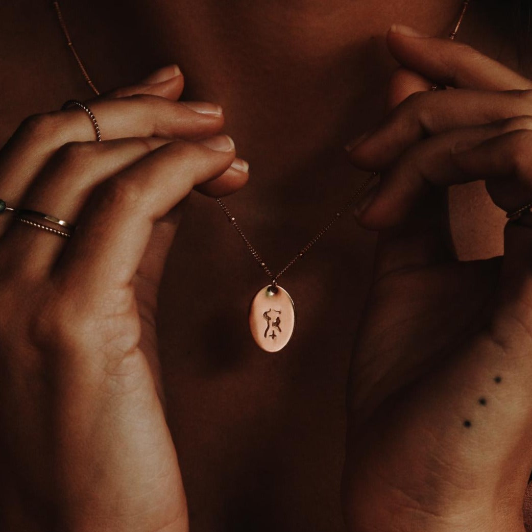 Curvy Woman Necklace - Oval Disc