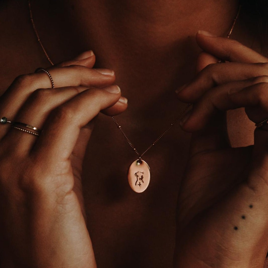 Pregnant Mama Necklace - Oval Disc