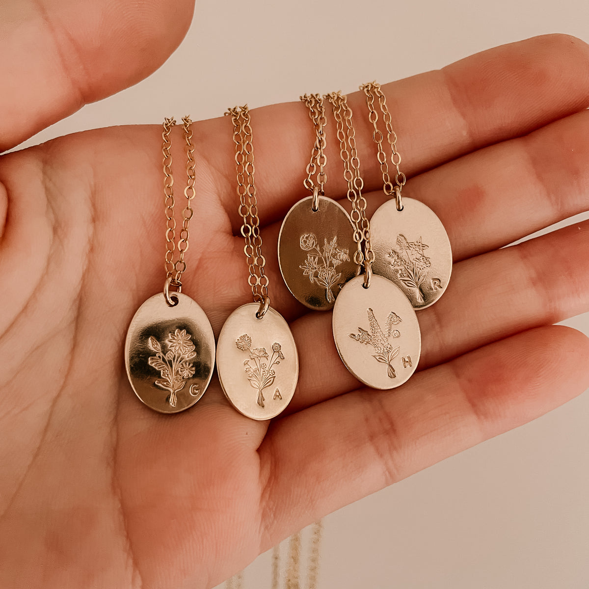 Canada Wildflowers Bouquet Necklace - Oval Disc