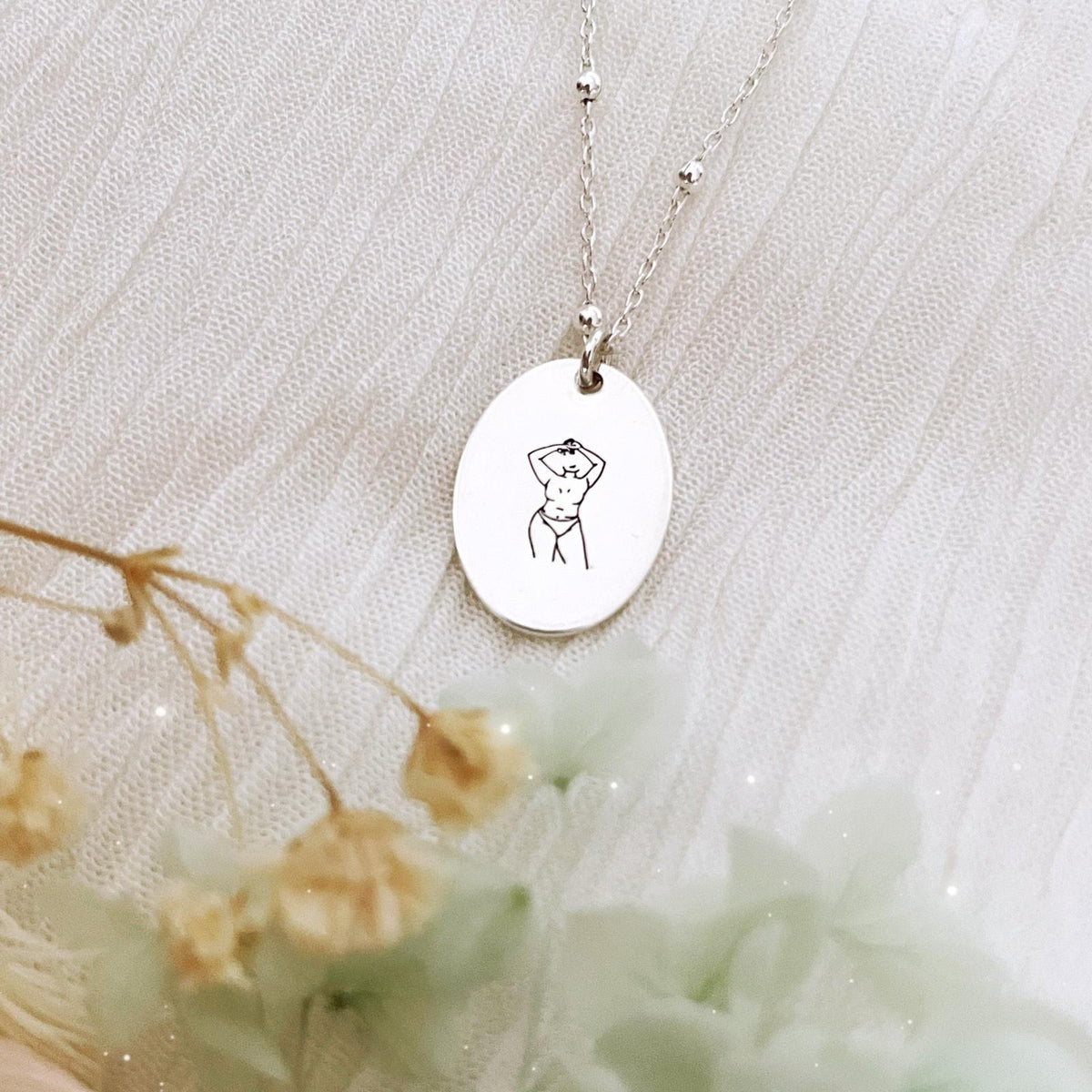 Curvy Woman Necklace - Oval Disc