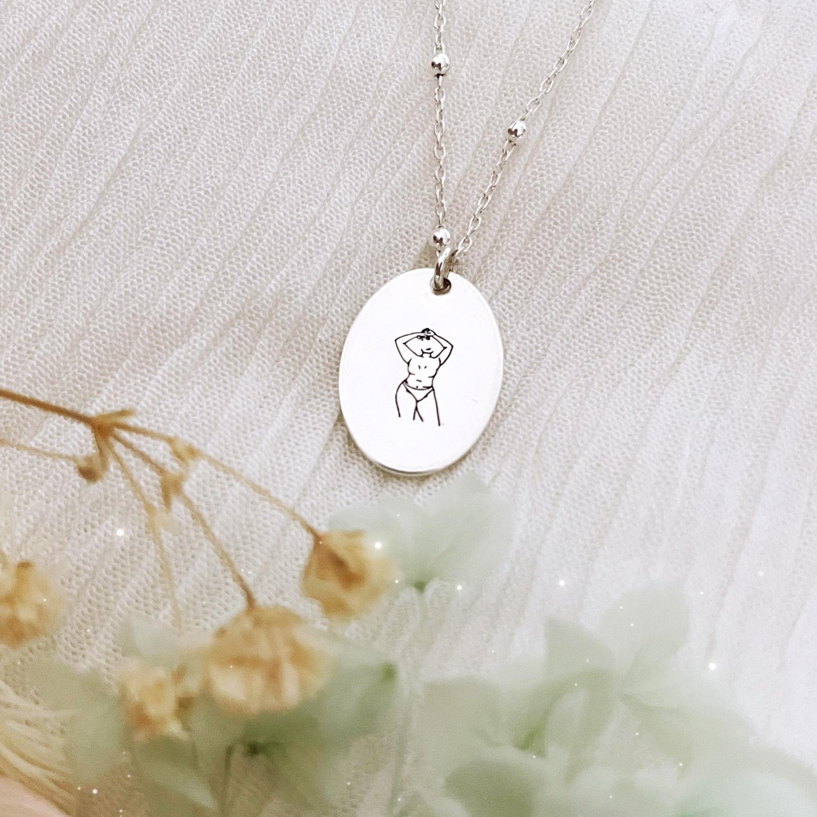 Curvy Woman Necklace - Oval Disc