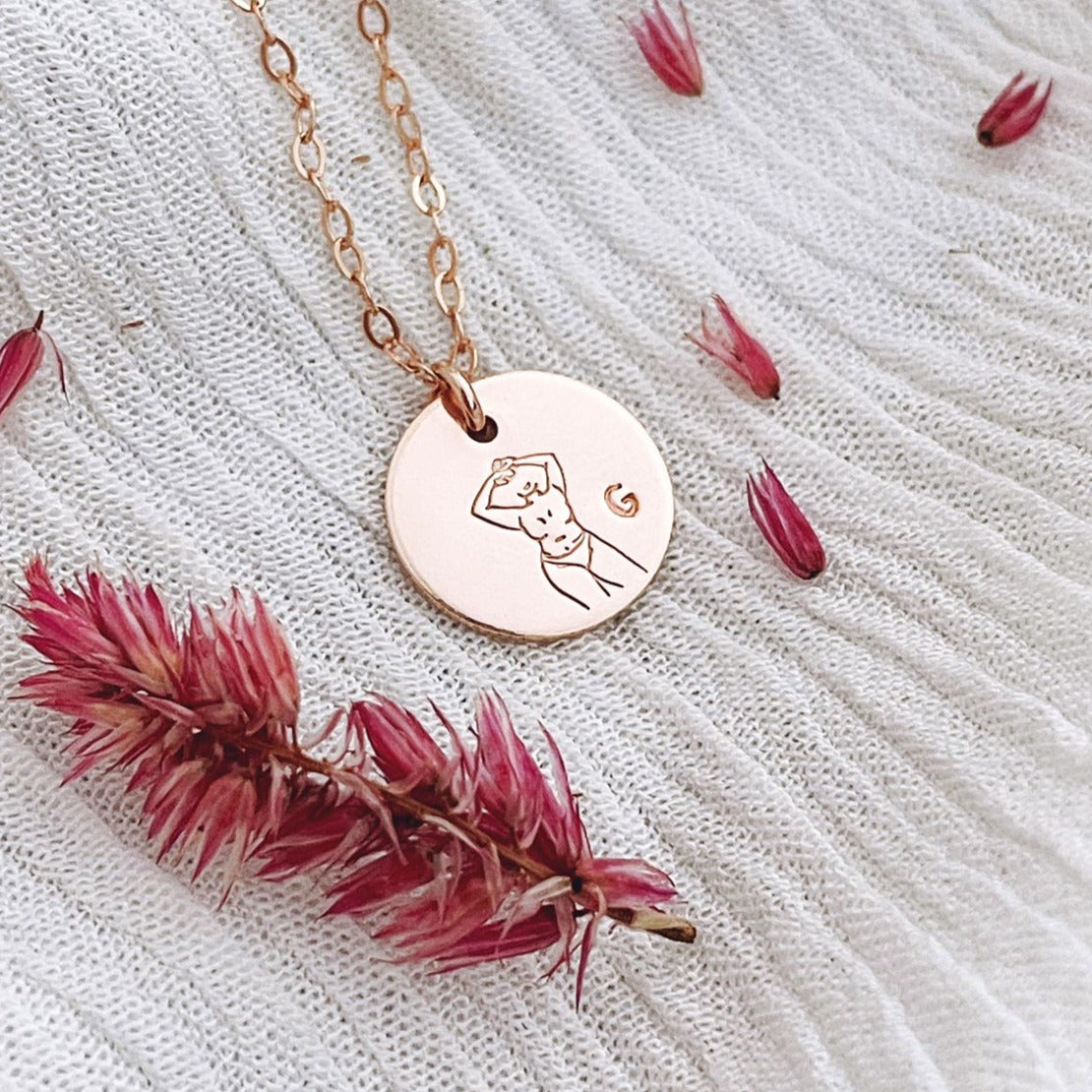 Curvy Woman Necklace - Midi Round Disc