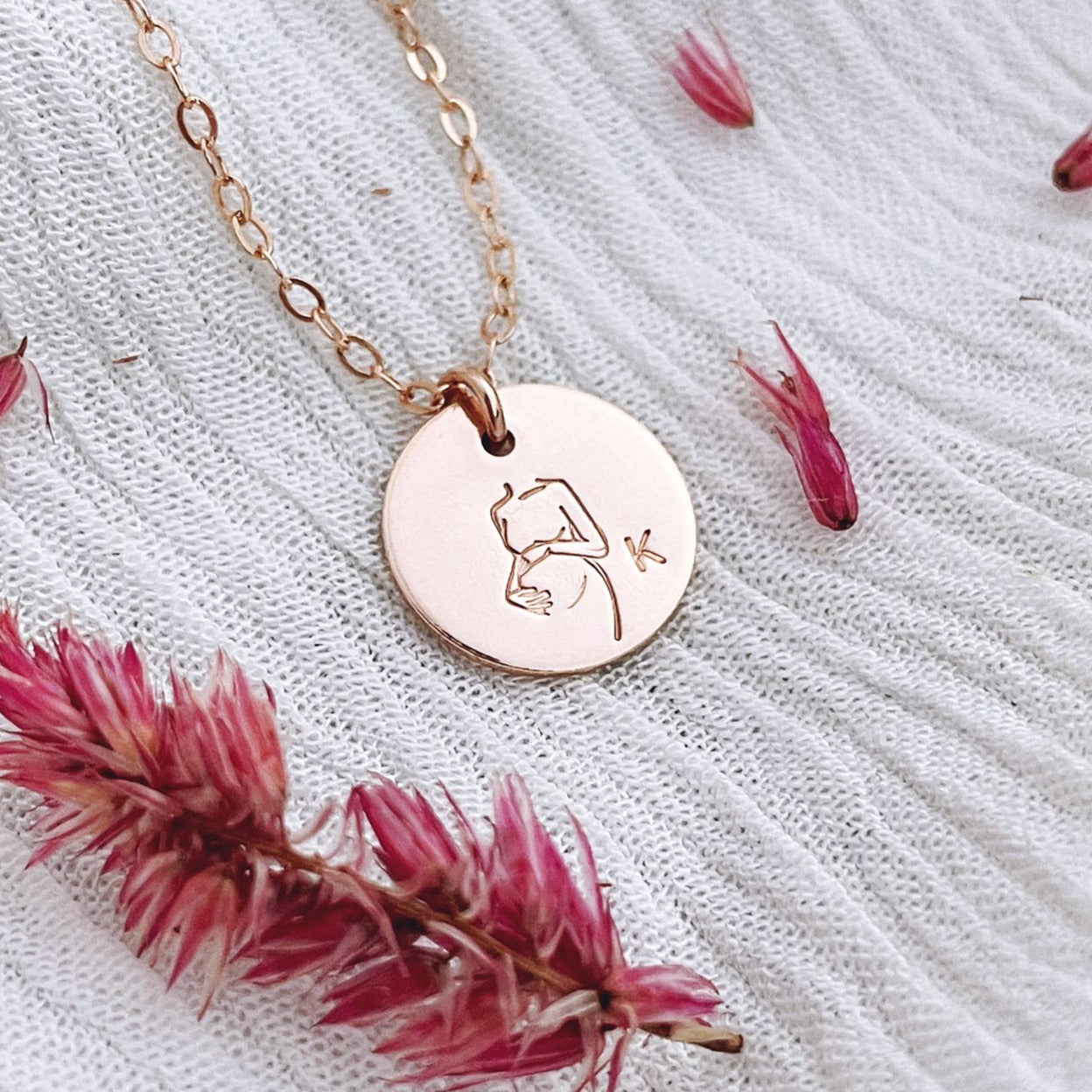 Pregnant Mama Necklace - Midi Round Disc