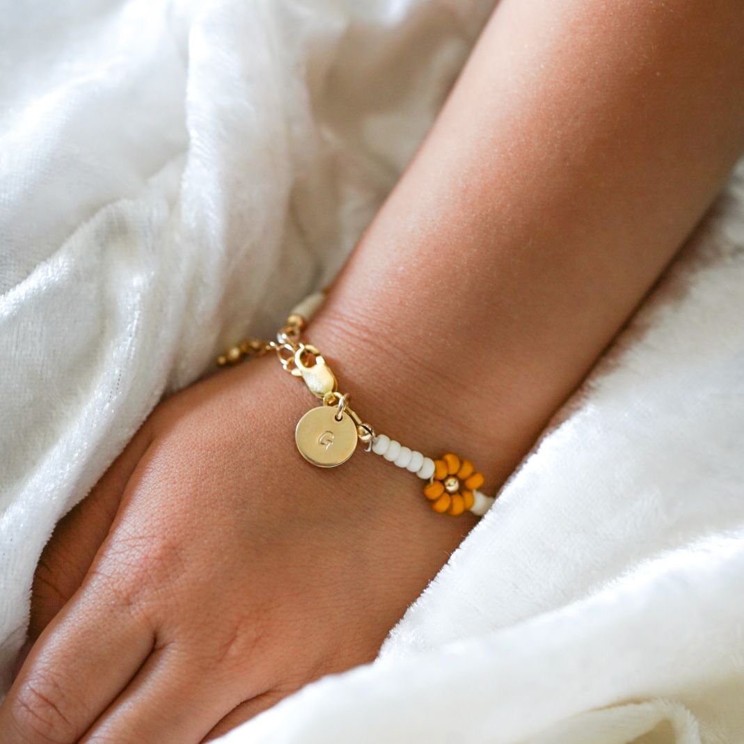 DIY Daisy Chain Bracelet – Kid Made Modern